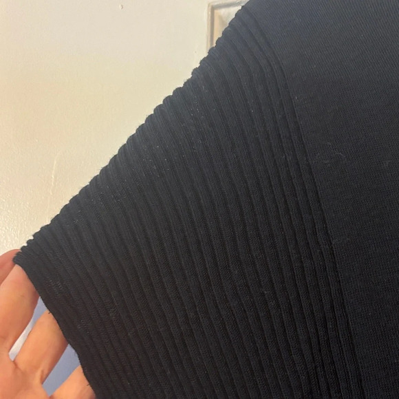 Vince Classic Black V-Neck Blouse - Picture 4 of 7